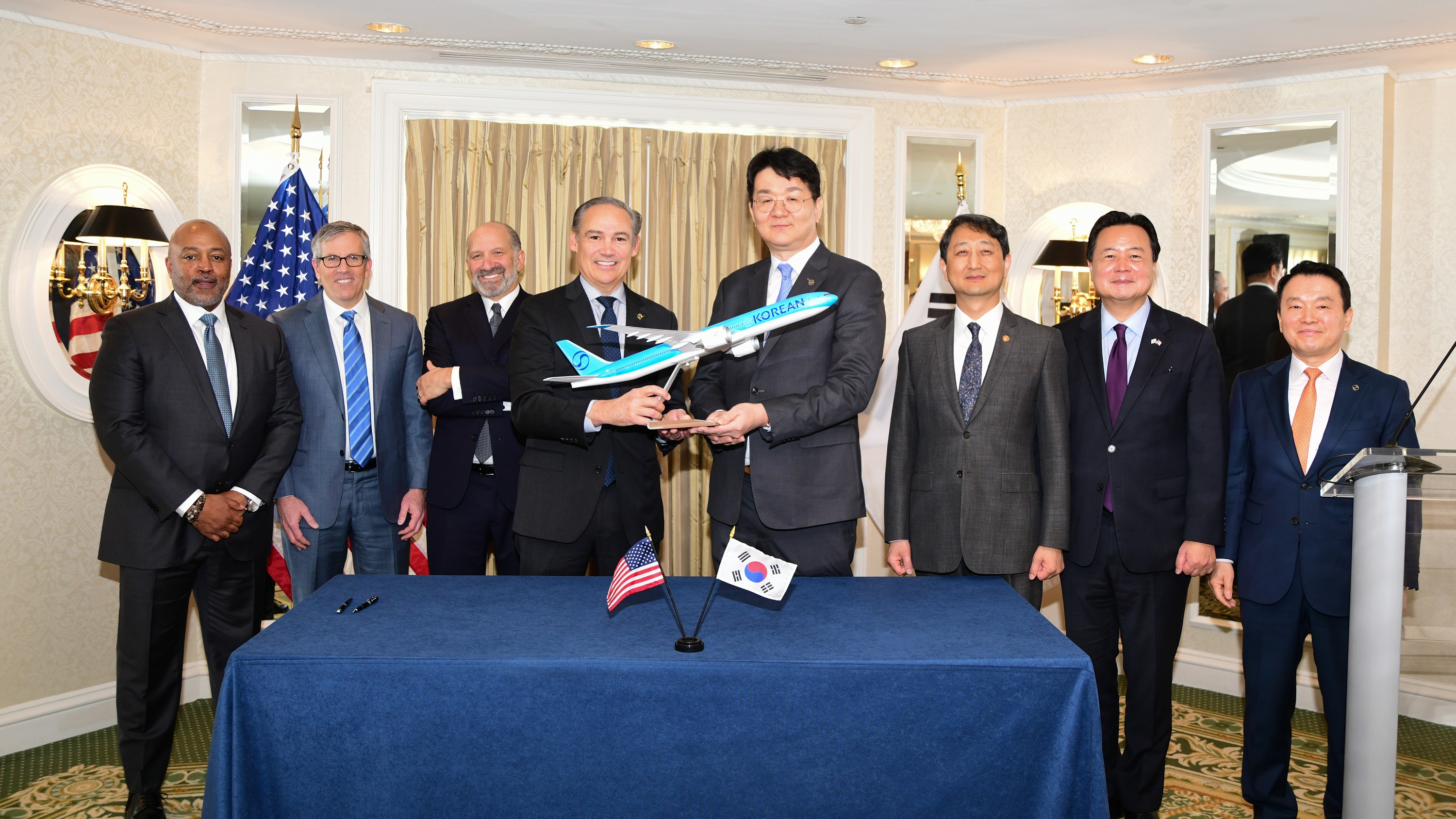 Korean Air finalises $32.7bn deal for Boeing widebodies, engines order