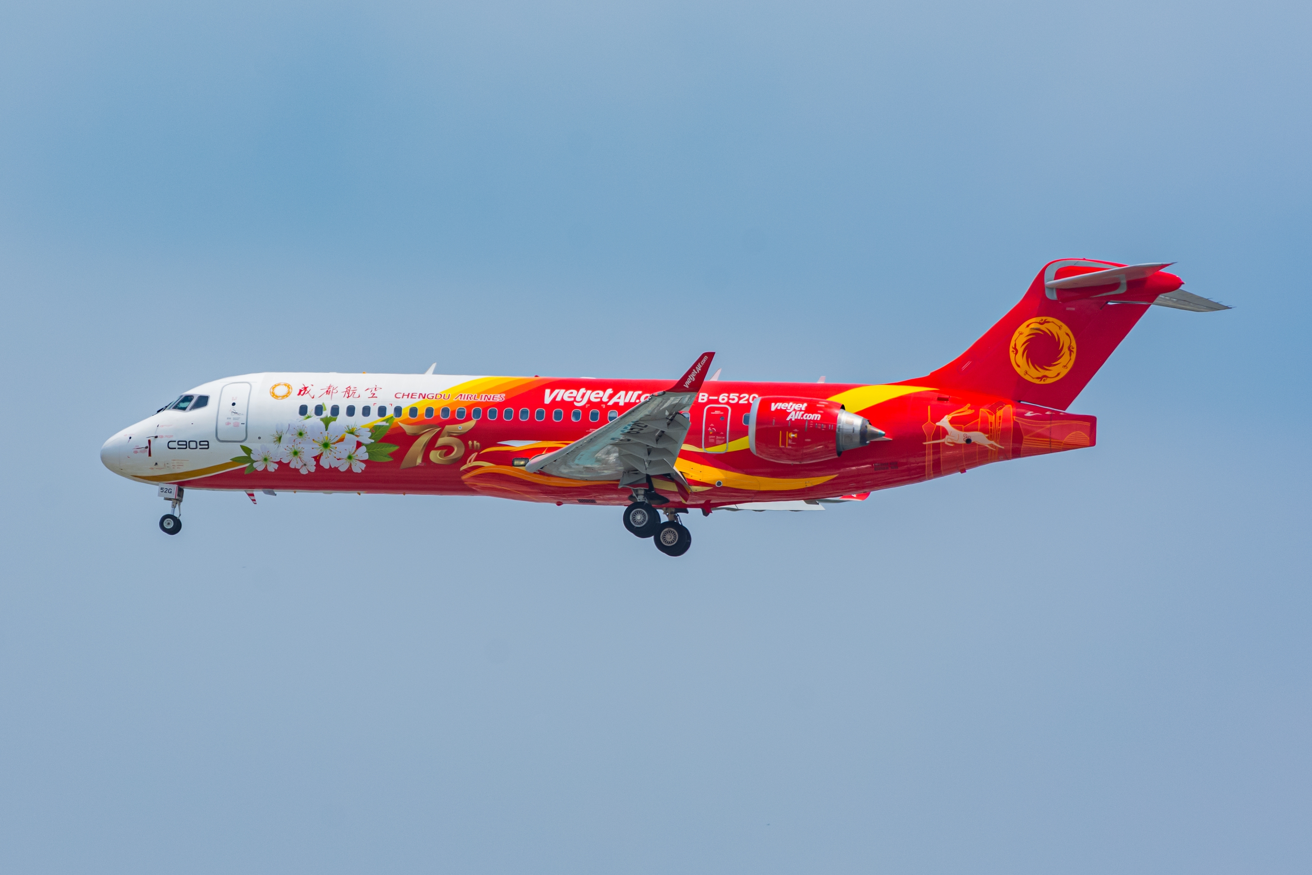 Vietjet in final stages of new COMAC ACMI deal with Chengdu Airlines