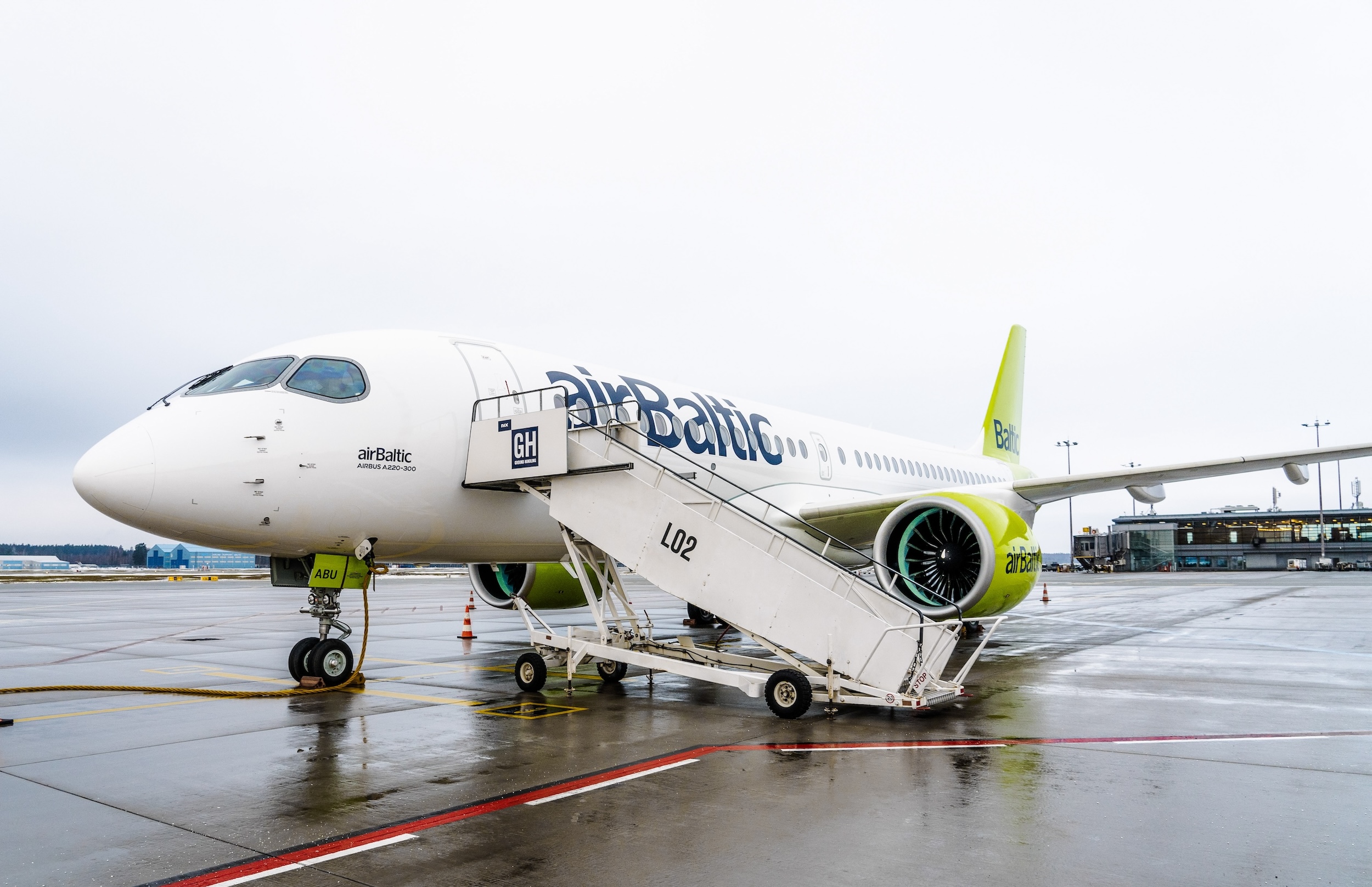 airBaltic to recruit 150 new staff, including additional pilots to support growing fleet
