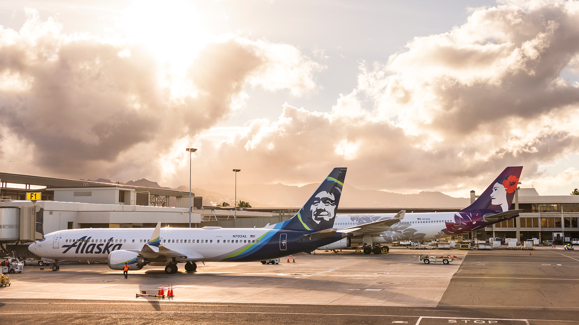 Alaska Air swings to profit in fourth quarter