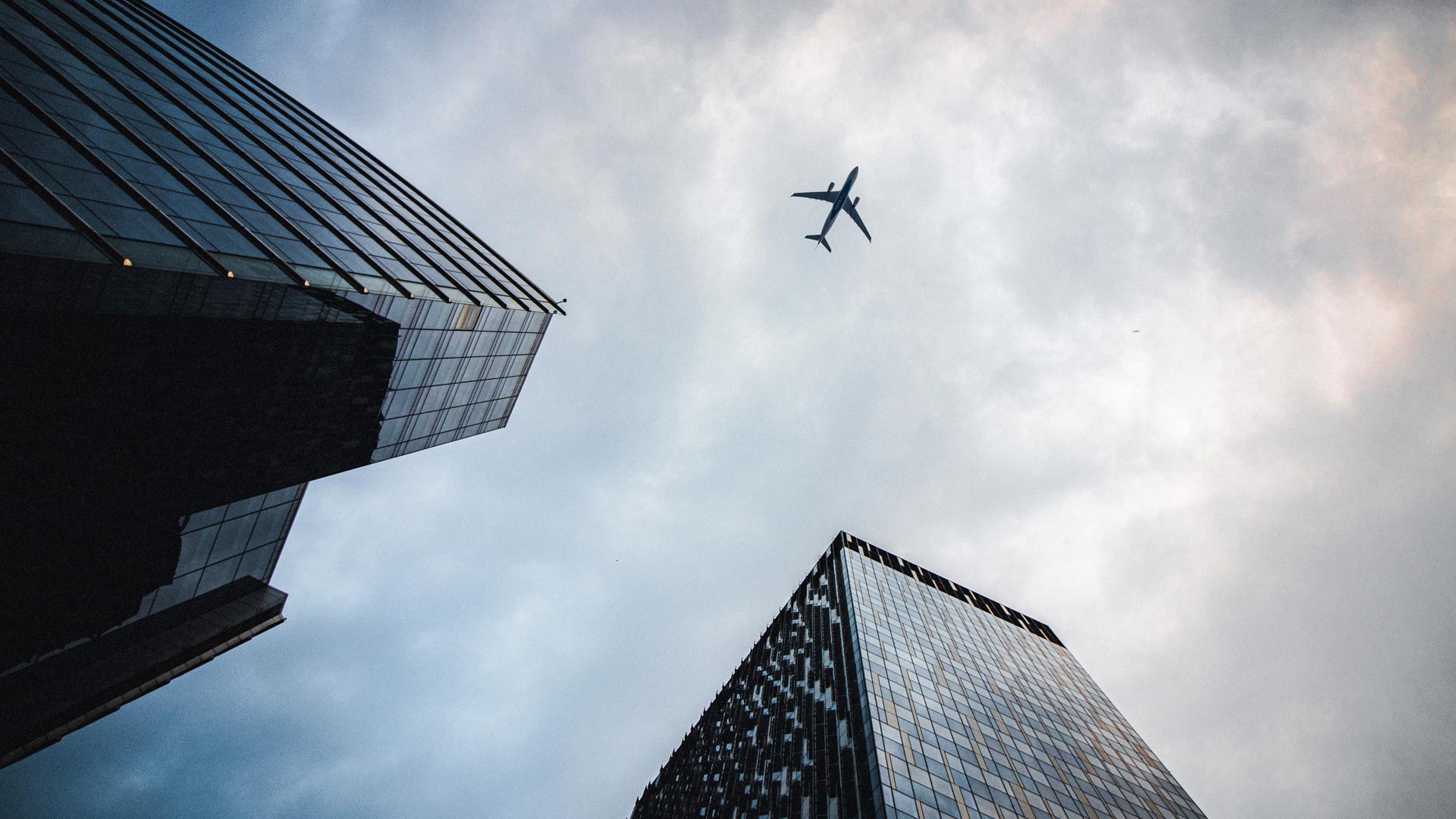 Baker Botts adds Dubai-London team to expand global financing offering