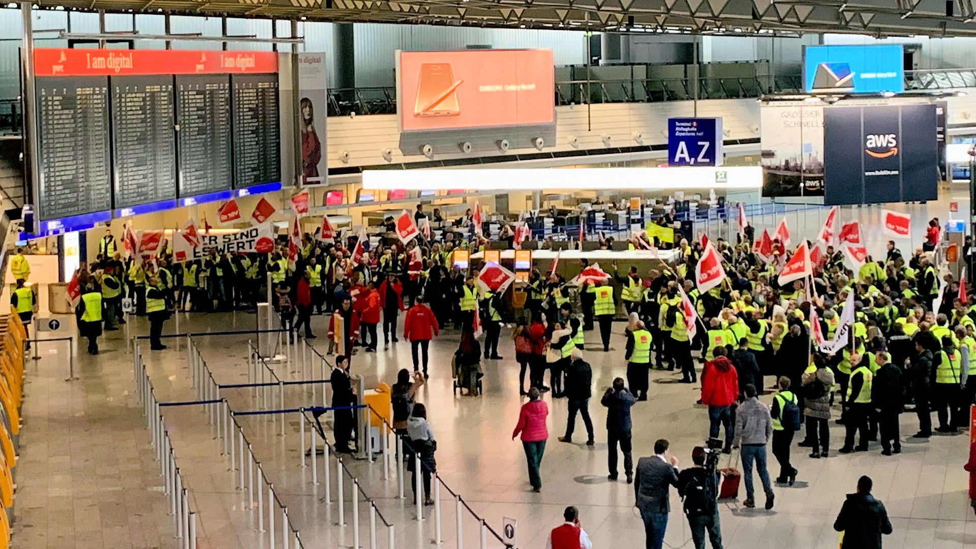Strike action triggers thousands of flight cancellations in Germany