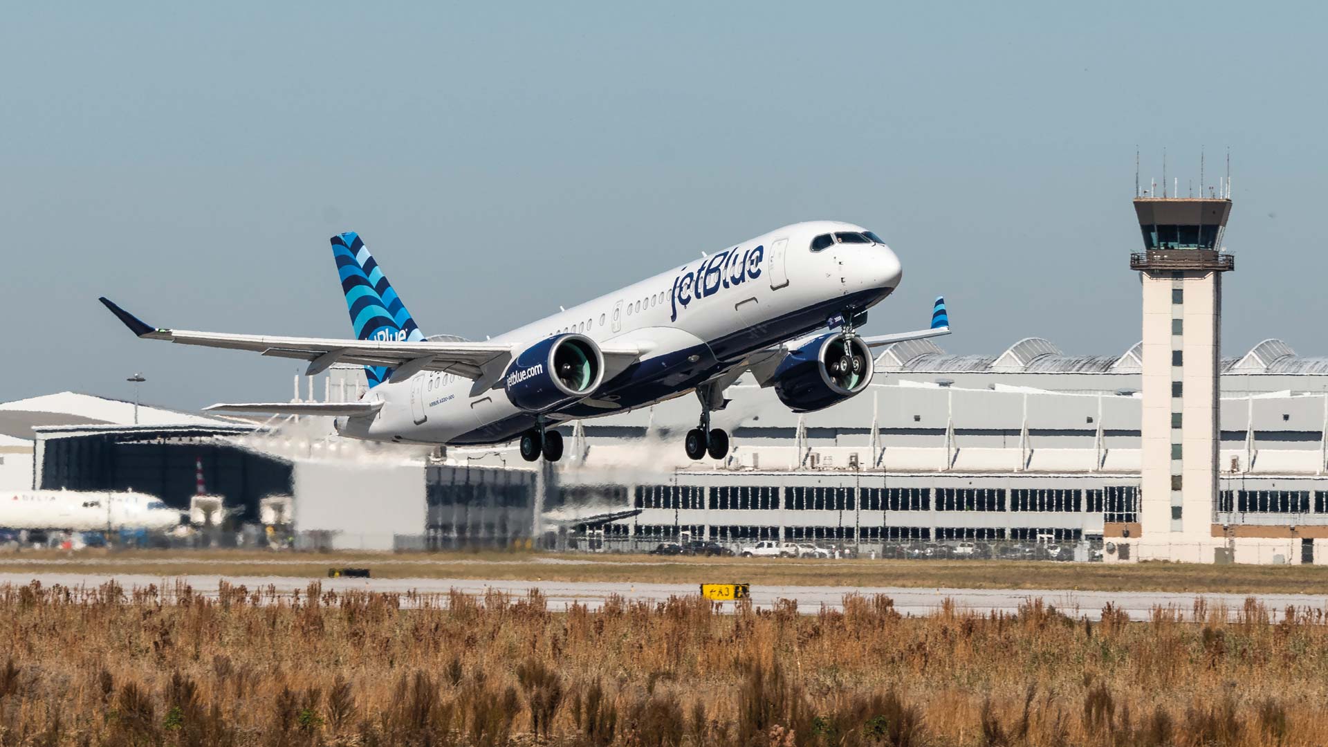 JetBlue withdraws 2025 guidance amid economic uncertainty, cuts capacity for second quarter