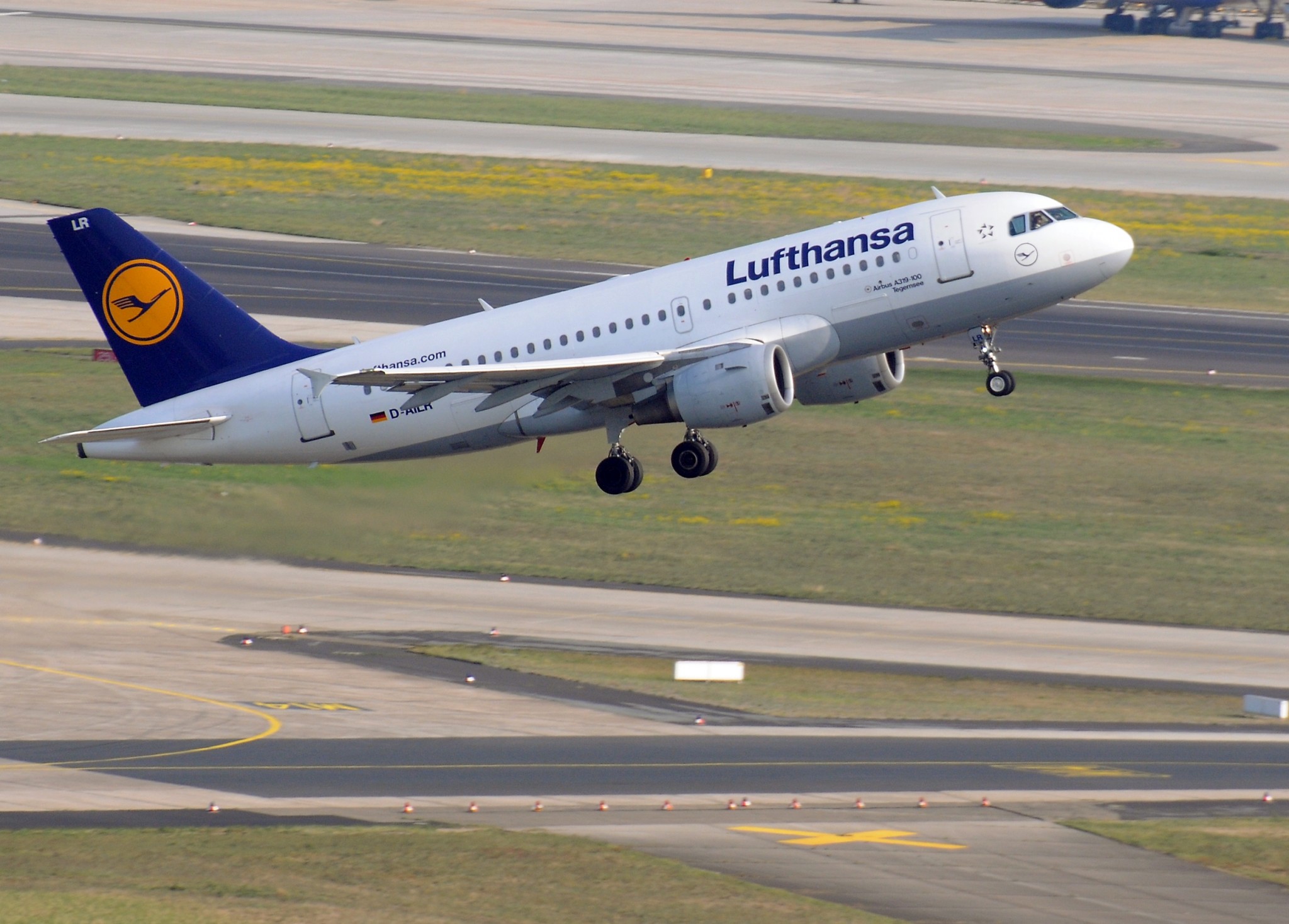 Lufthansa Group returning to Tehran from March