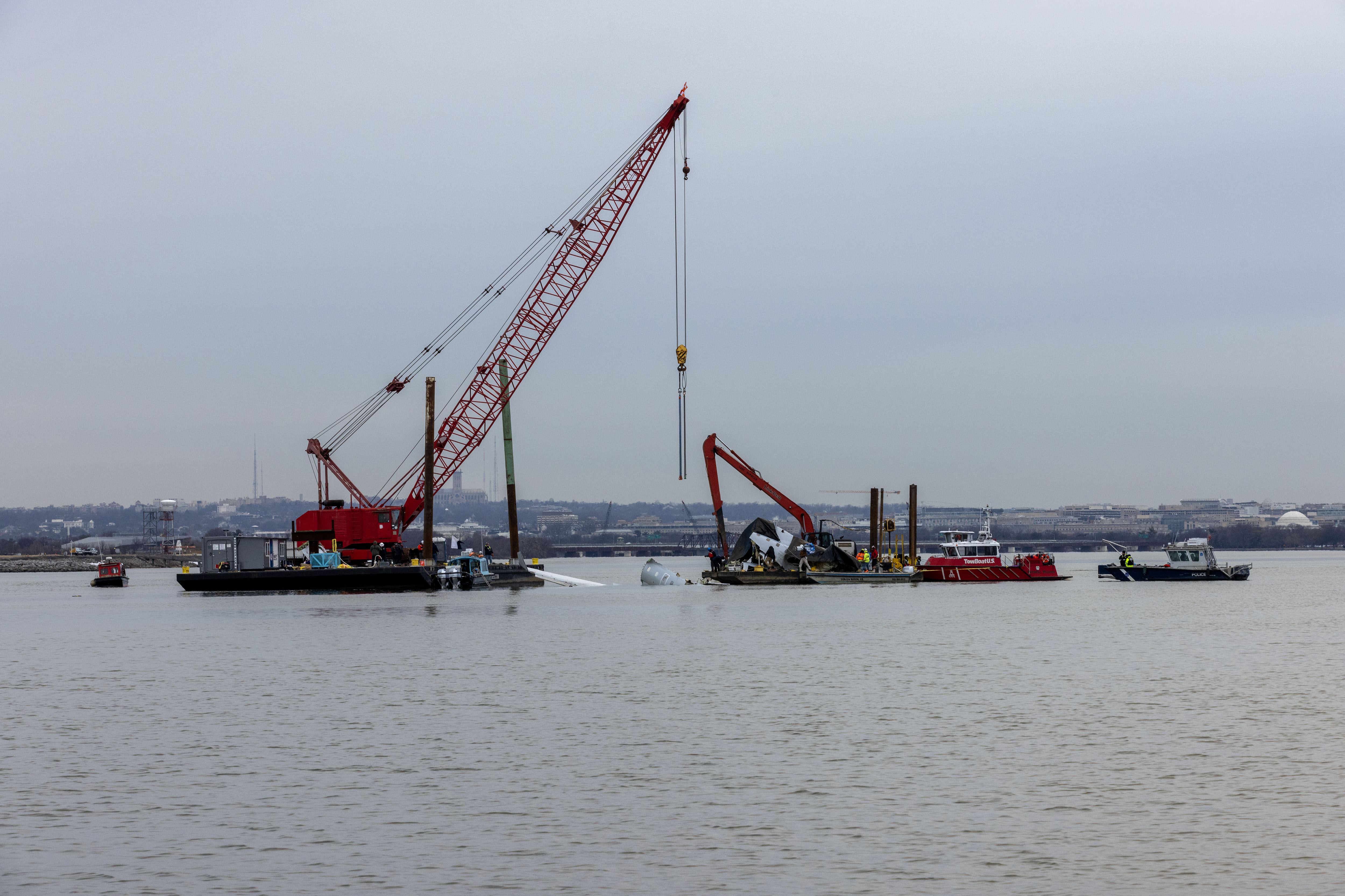 NTSB to hold hearing into fatal American Airlines and army helicopter collision