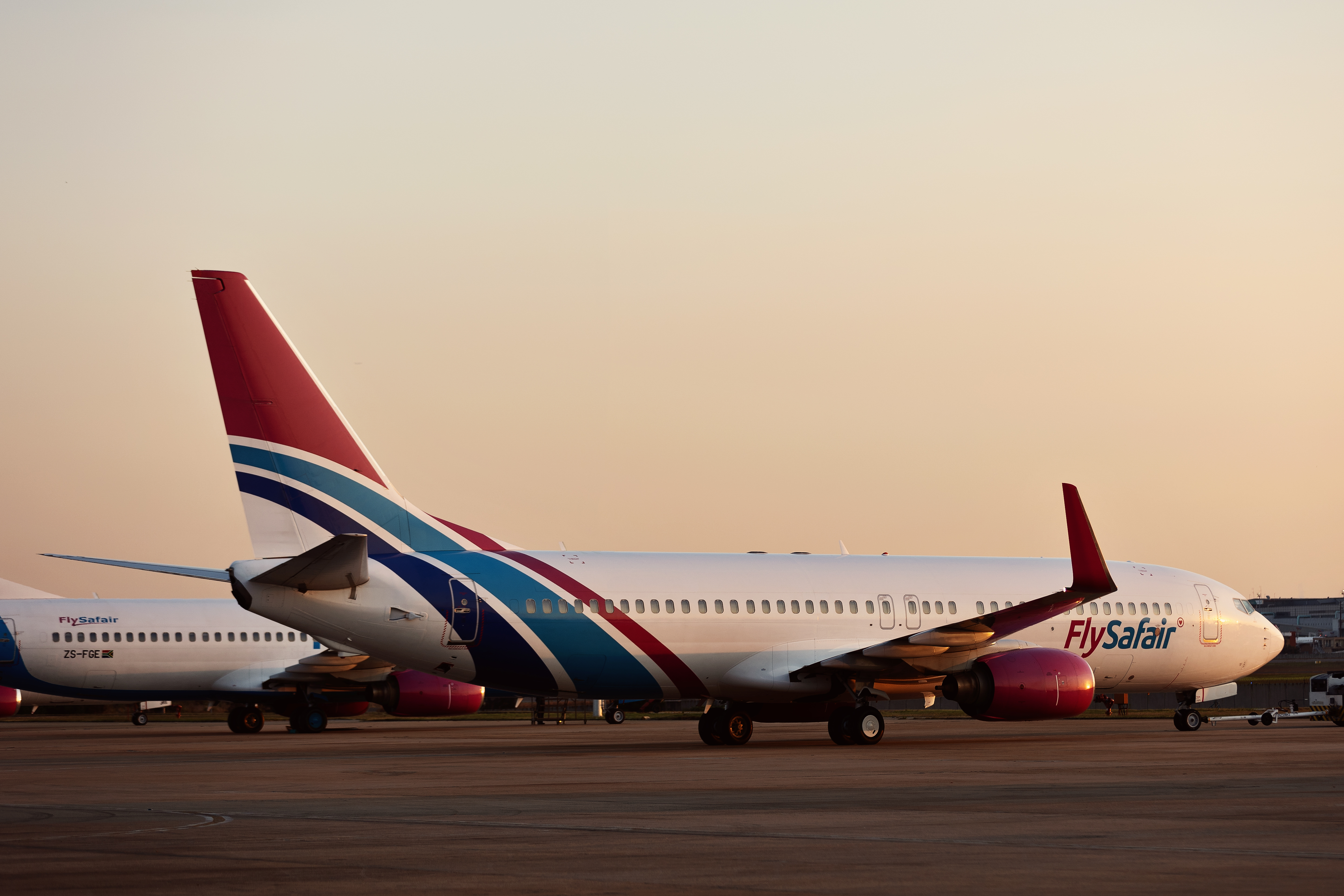 FlySafair leases third 737-800 from AELF