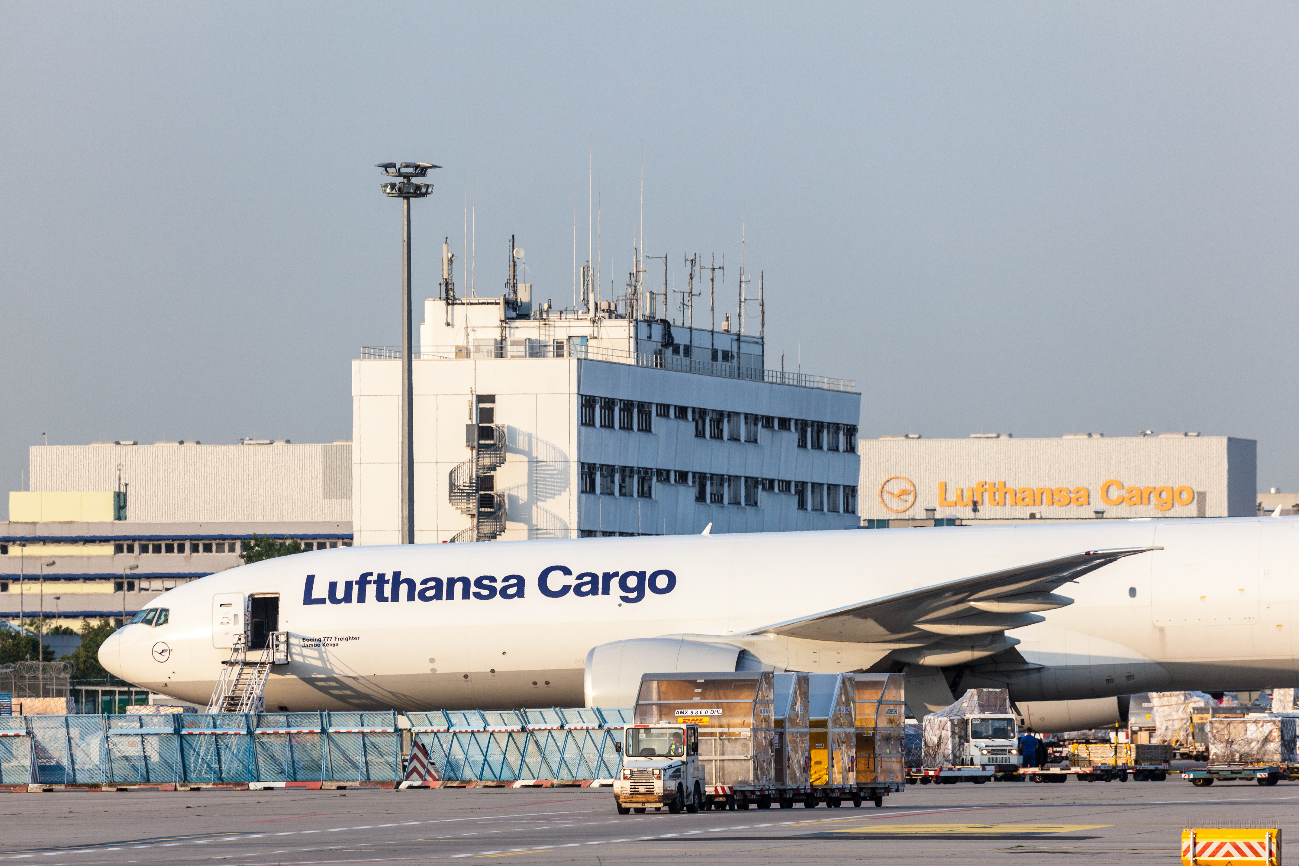 Lufthansa Cargo and CEVA Logistics sign MoU on SAF use