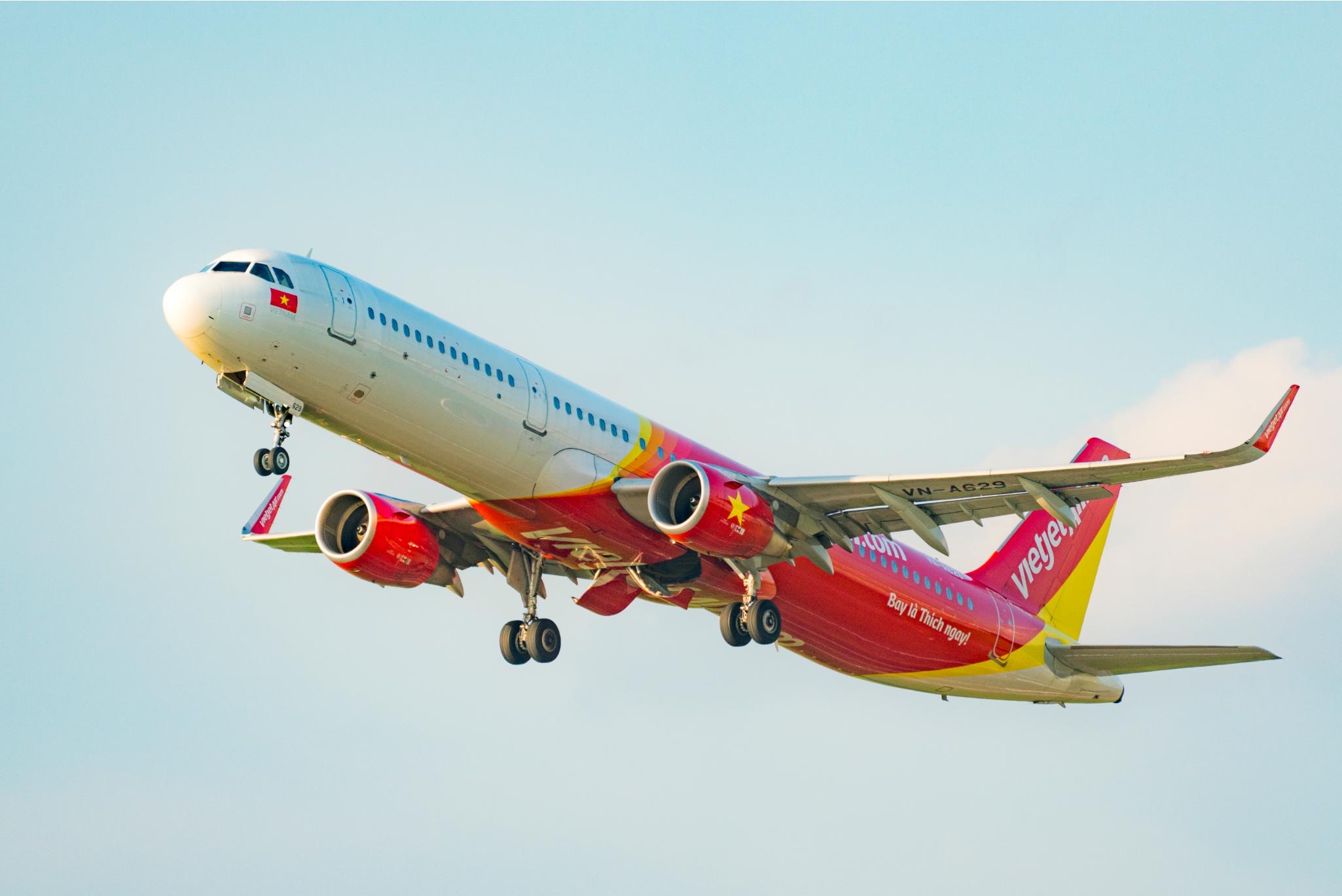 Vietjet launches direct flights between Hanoi and Chengdu