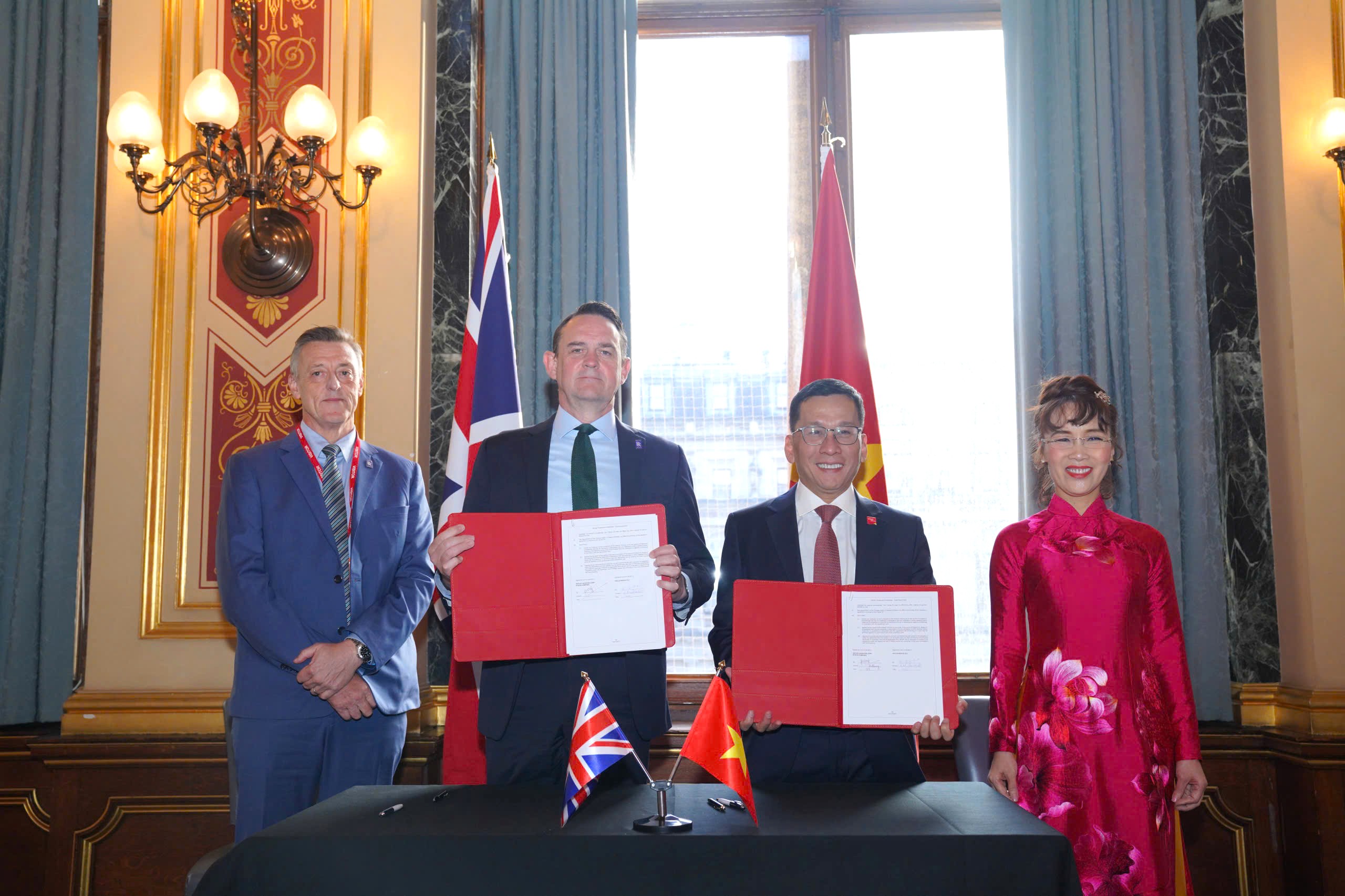 Vietjet signs $3.8bn Trent 7000 engine agreement with Rolls-Royce