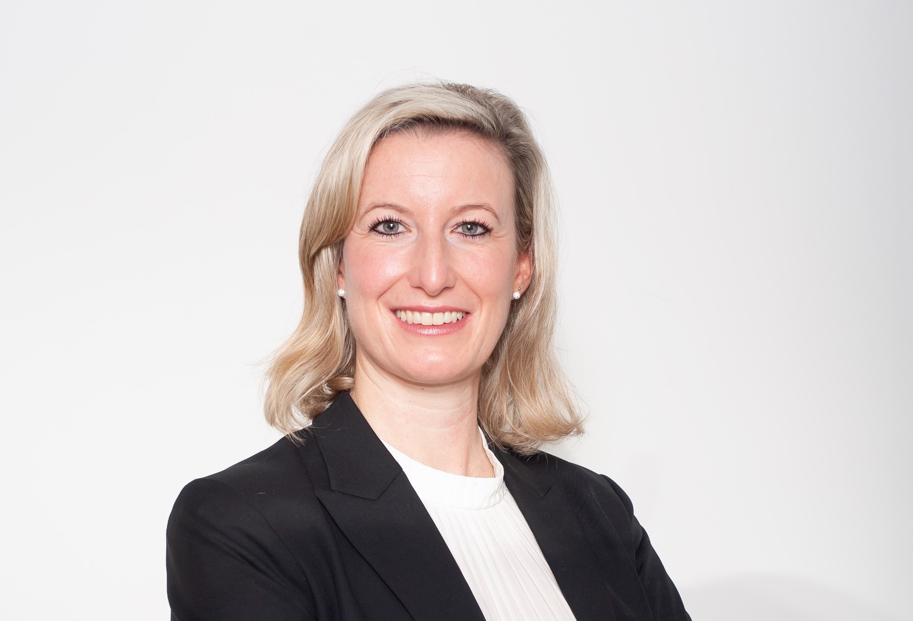 Lufthansa Group appoints Julia Hillenbrand as new vice president sales EMEA