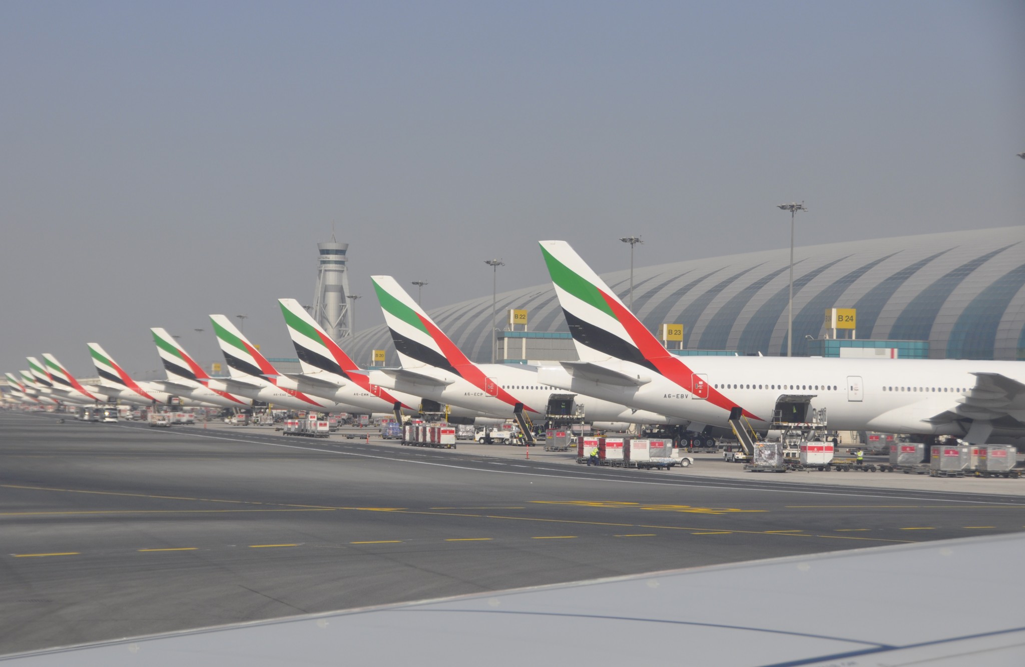 Emirates 777-300 crashes on landing in Dubai