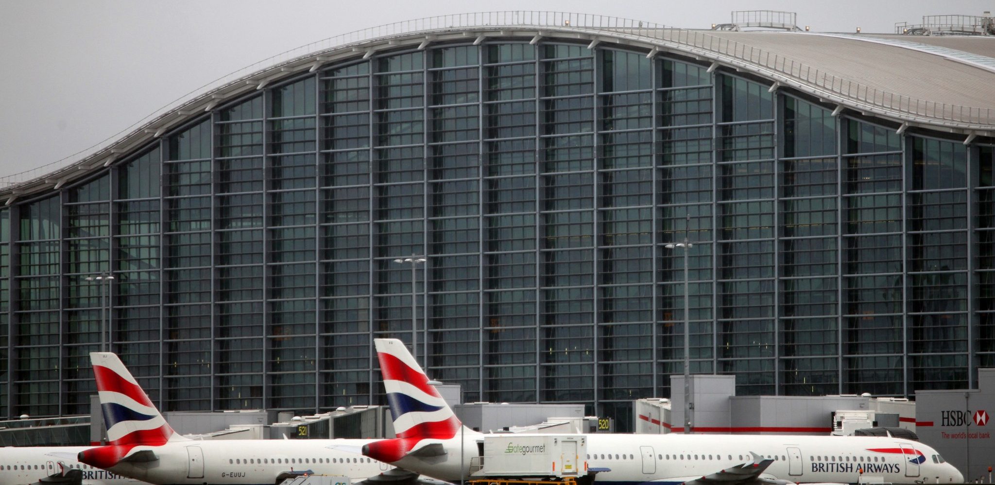 Last-ditch talks made to avert strike action at London Heathrow