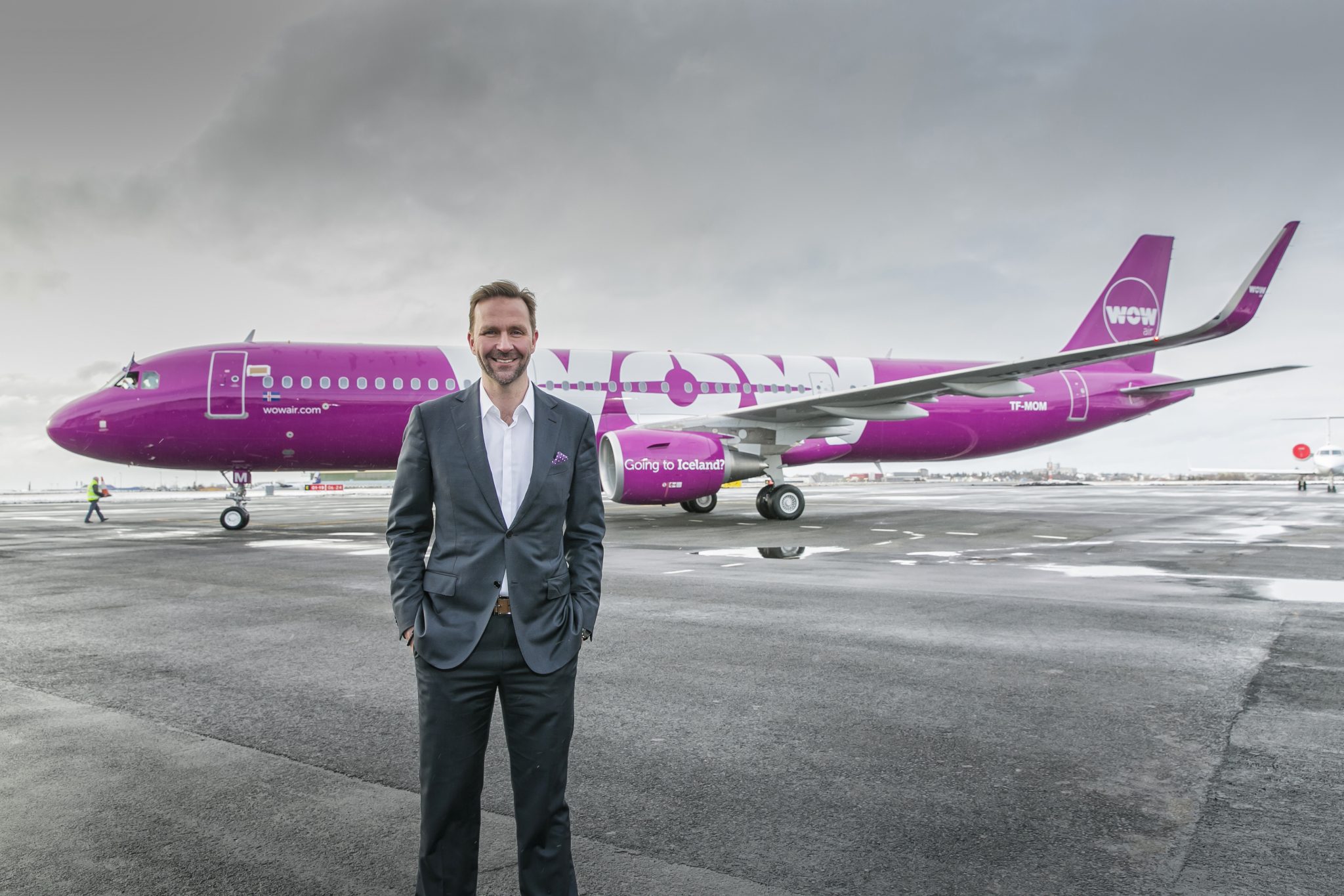 WOW Air returns four aircraft; warns on Q4 earnings