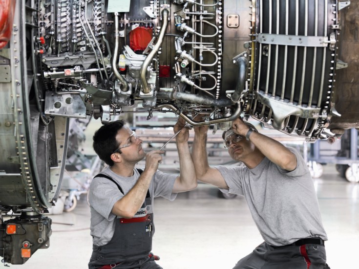 Liebherr-Aerospace and SR Technics sign five-year global service contract