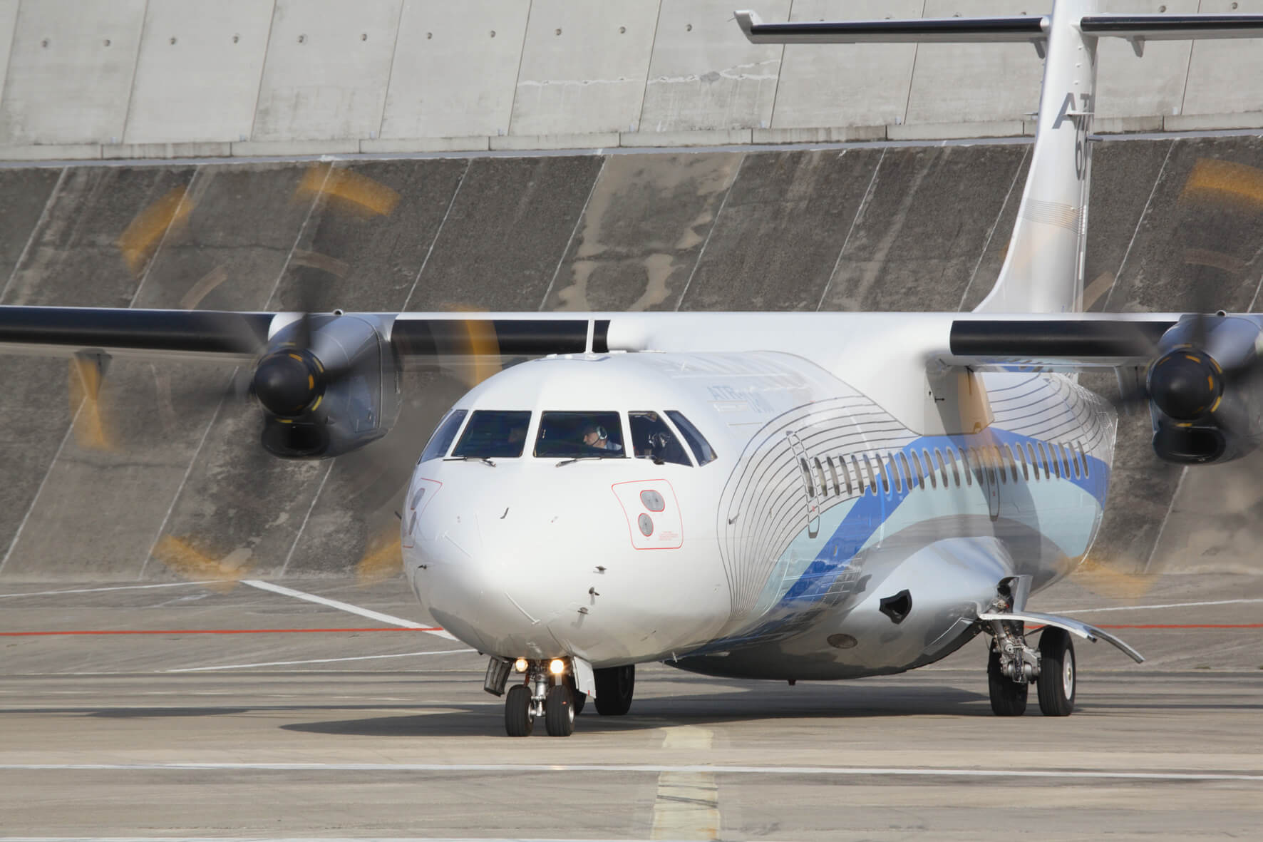 NAC delivers one new ATR 72-600 to AirSWIFT on lease