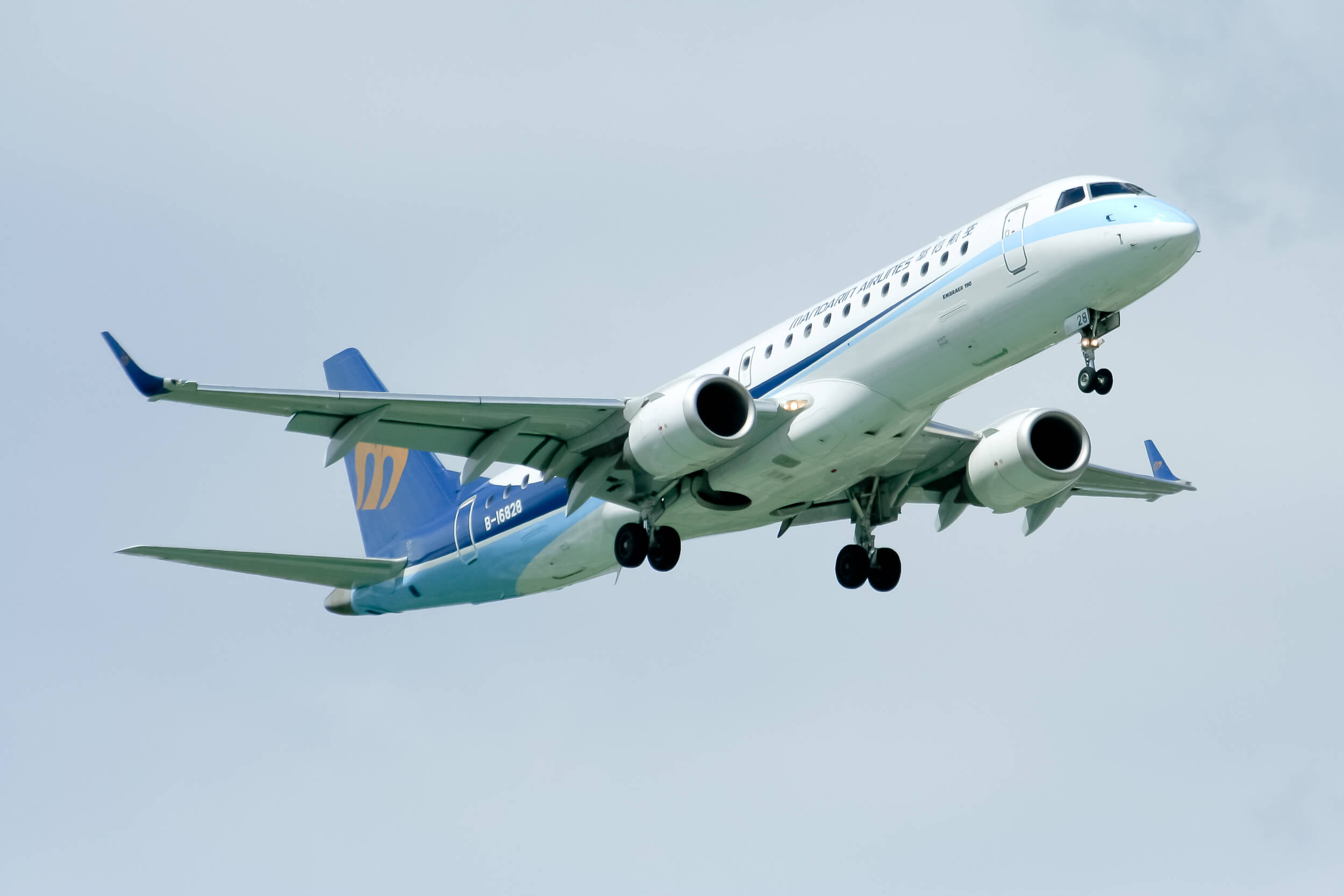 TrueNoord purchases two E190s from GECAS operated by Mandarin Airlines