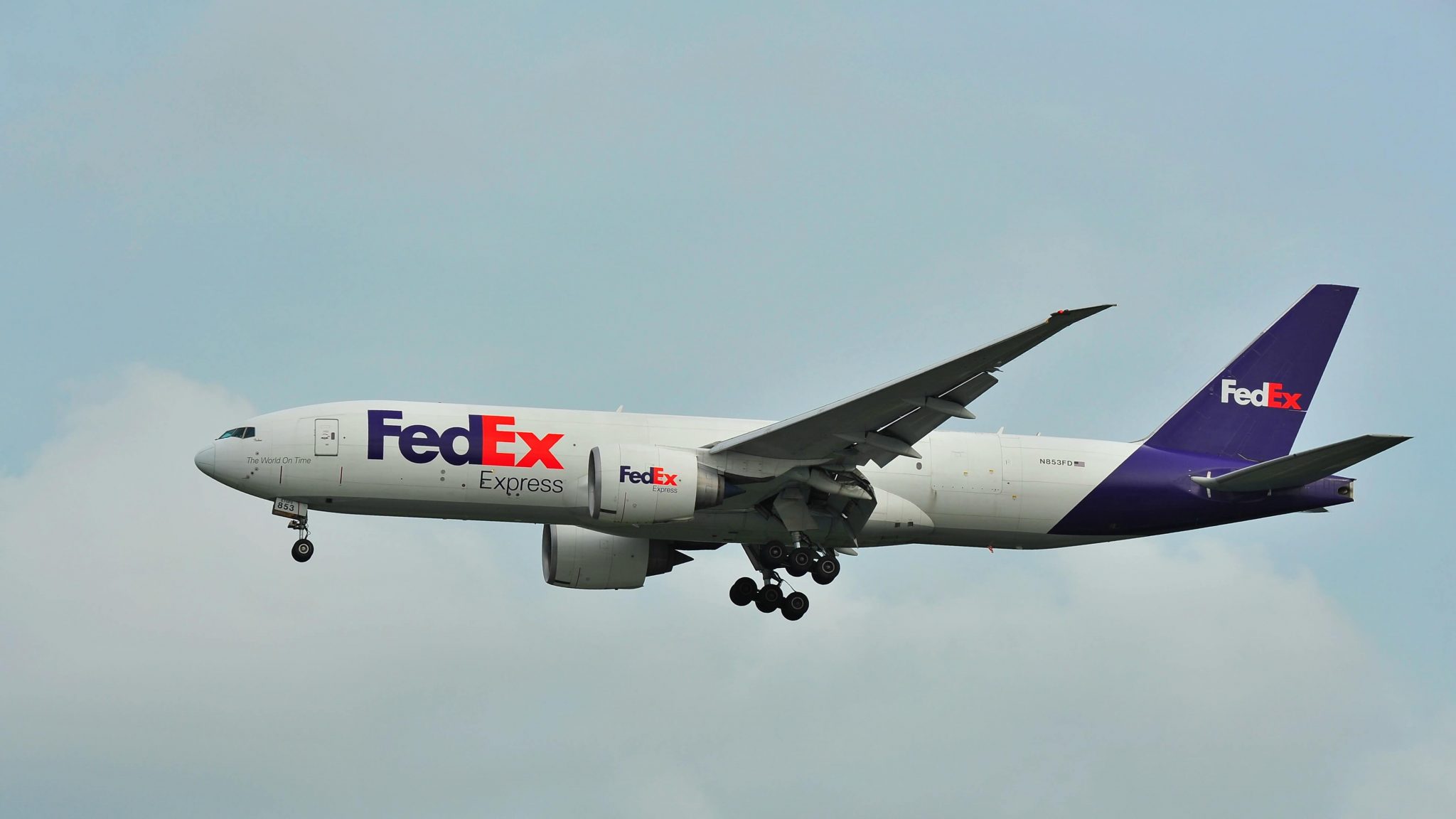 Fedex reports big drop in Express operating income