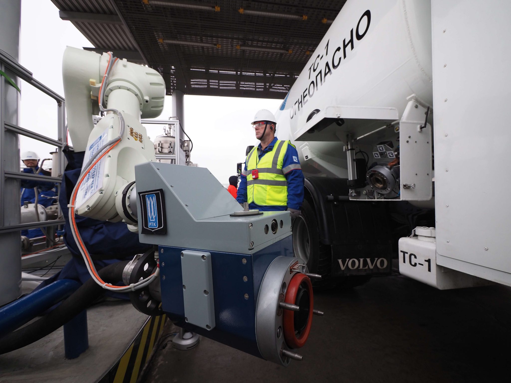 Gazprom Neft reveals concept of robotic fuel station