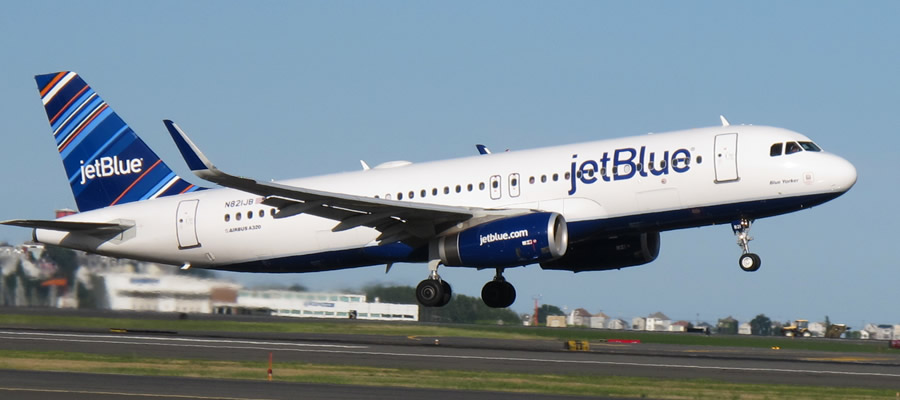 JetBlue posts a $450 million Q2 loss 