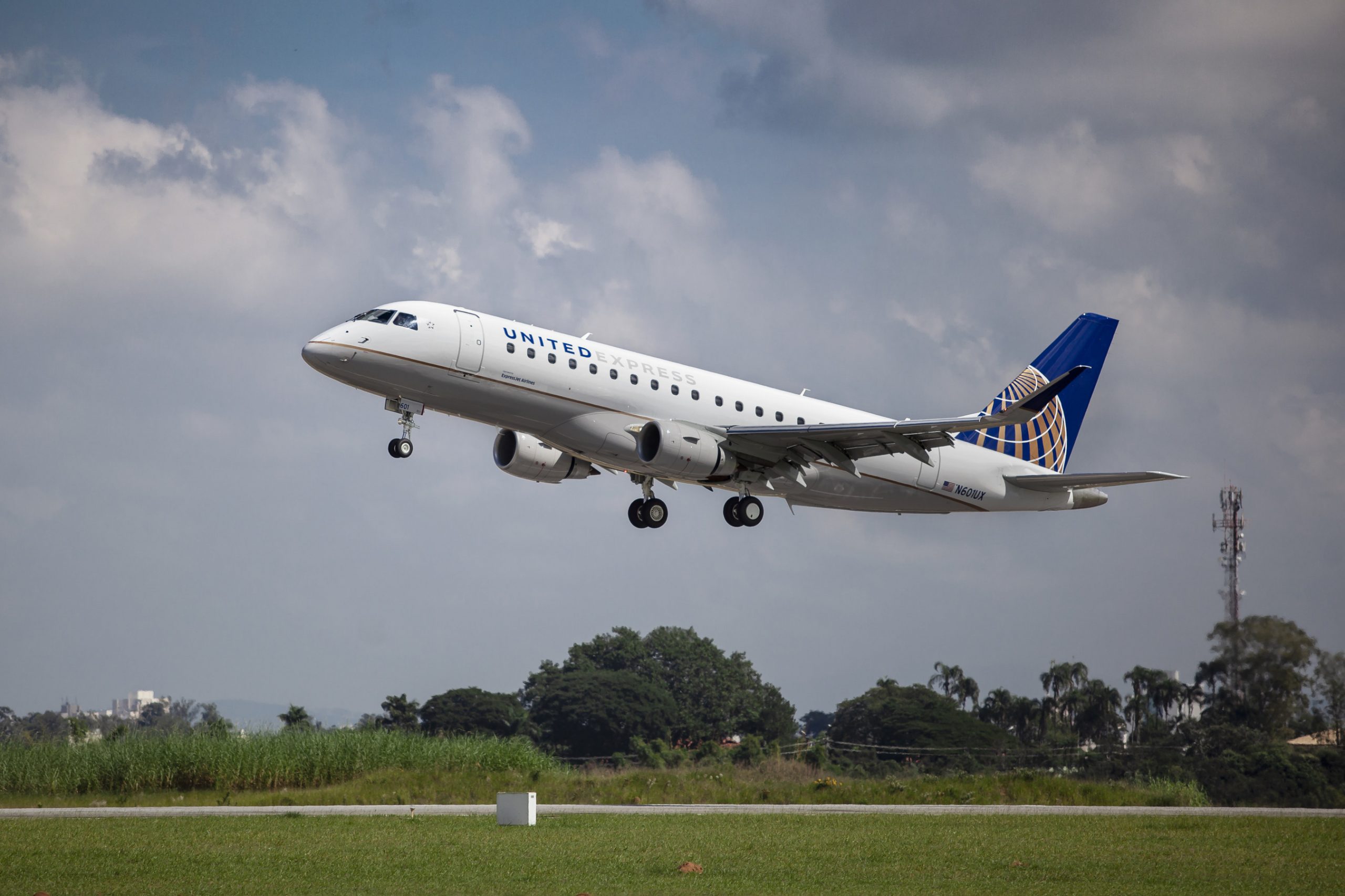 ExpressJet Airlines introduces Embraer E175 to fleet