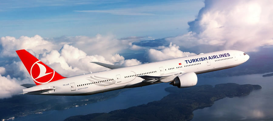 Turkish Airlines B737-800 landing gear collapses