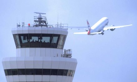 Gatwick reports loss and warns of danger to UK aviation