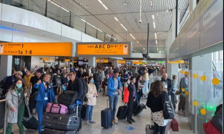 Schiphol plans to curb passenger numbers by 18%