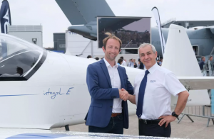 Airbus Flight Academy Sign MoU with AURA AERO to decarbonise pilot training