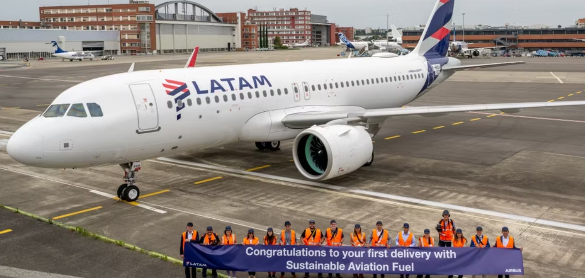 LATAM takes delivery of its first A321neo using SAF