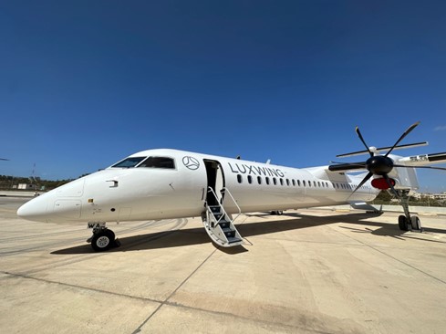 Aergo delivers one Dash 8-400 to Luxwing