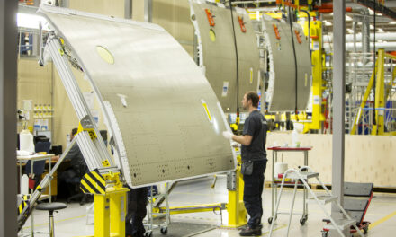 Saab and Boeing sign 787 Dreamliner agreement