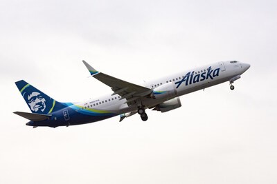 Alaska Airlines receives delivery of first 737-8
