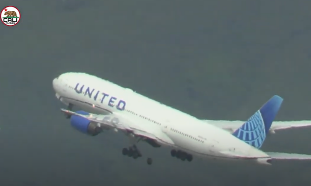 United Airlines 777 tyre falls off midflight